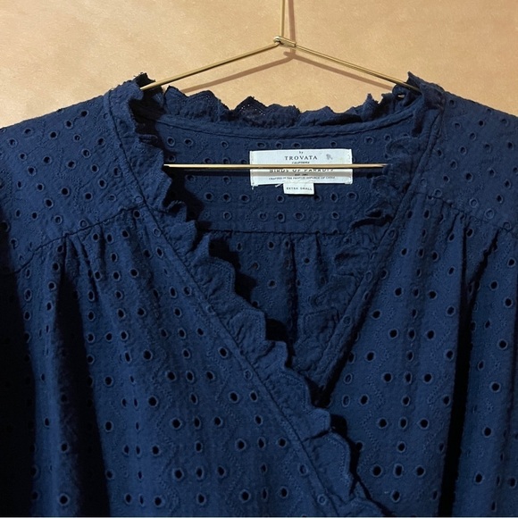 Trovata Birds Of Paradis | Jessica Wrap Top Eyelet Lace Blouse Navy Blue Size XS - Picture 4 of 10